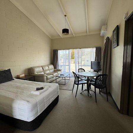 Fountain Court Motel Тауранга Экстерьер фото