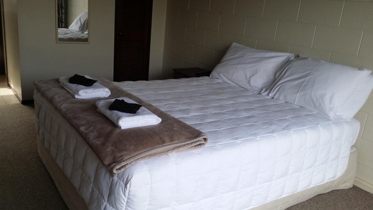 Fountain Court Motel Тауранга Экстерьер фото